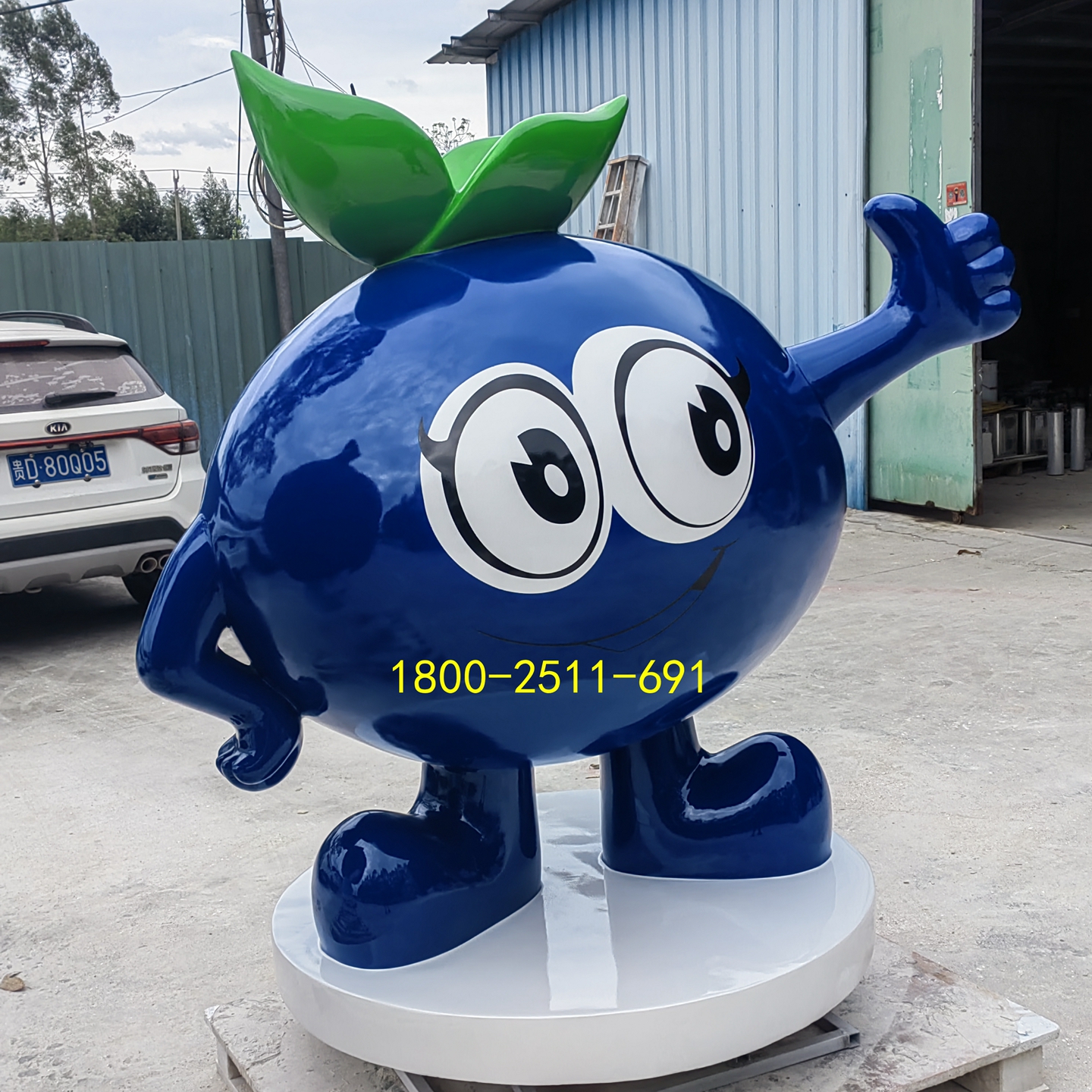 大型蓝莓卡通人偶玻璃钢雕塑定制生态园招牌杨梅造型公仔娃娃雕像