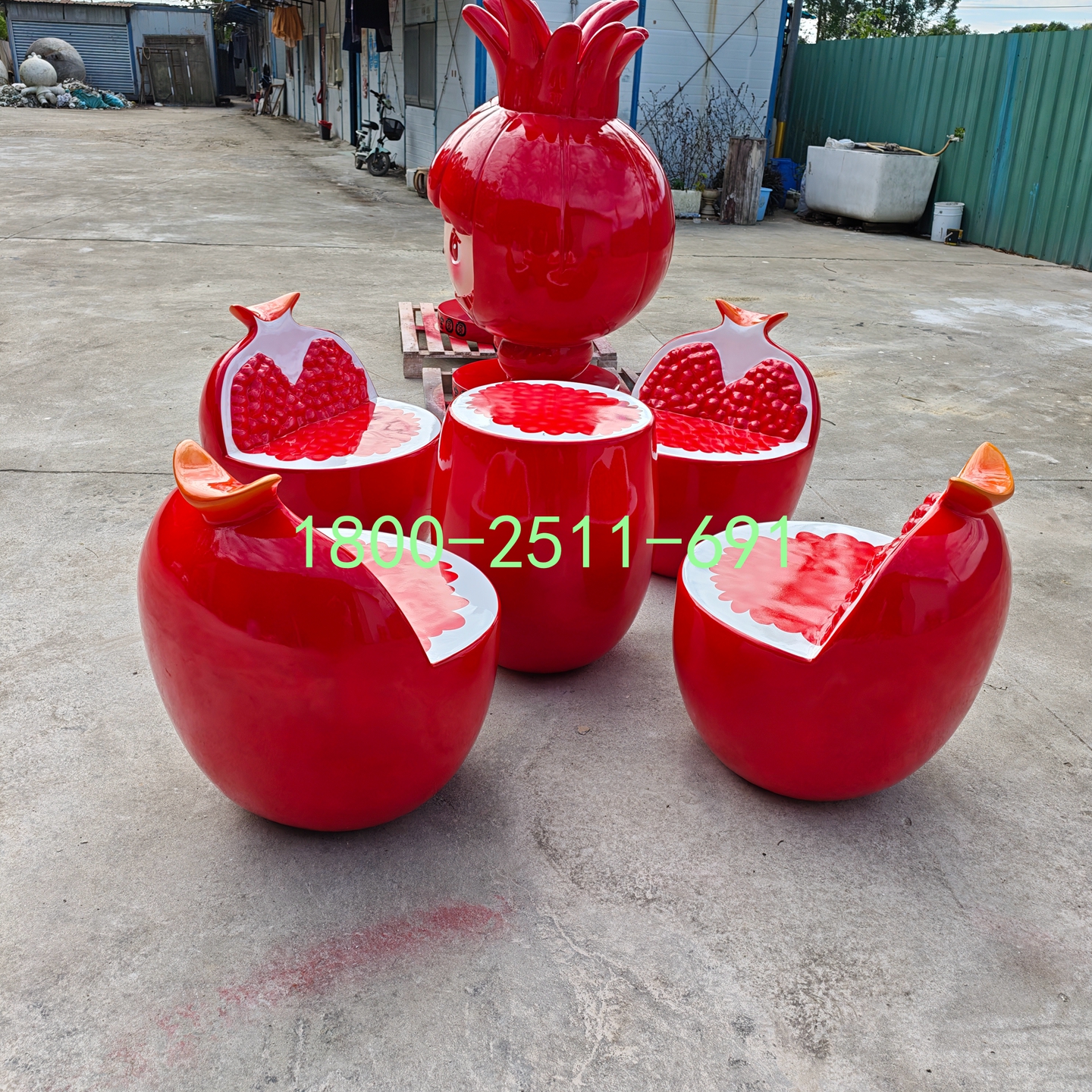 商业美陈创意石榴桌椅雕塑定制民族团结主题IP形象卡通公仔玻璃钢