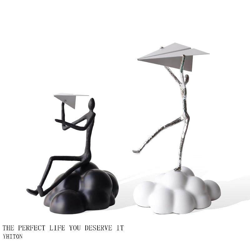 现代抽象雕塑玩飞机人物摆件样板房客厅电视柜玄关书房家居艺术品