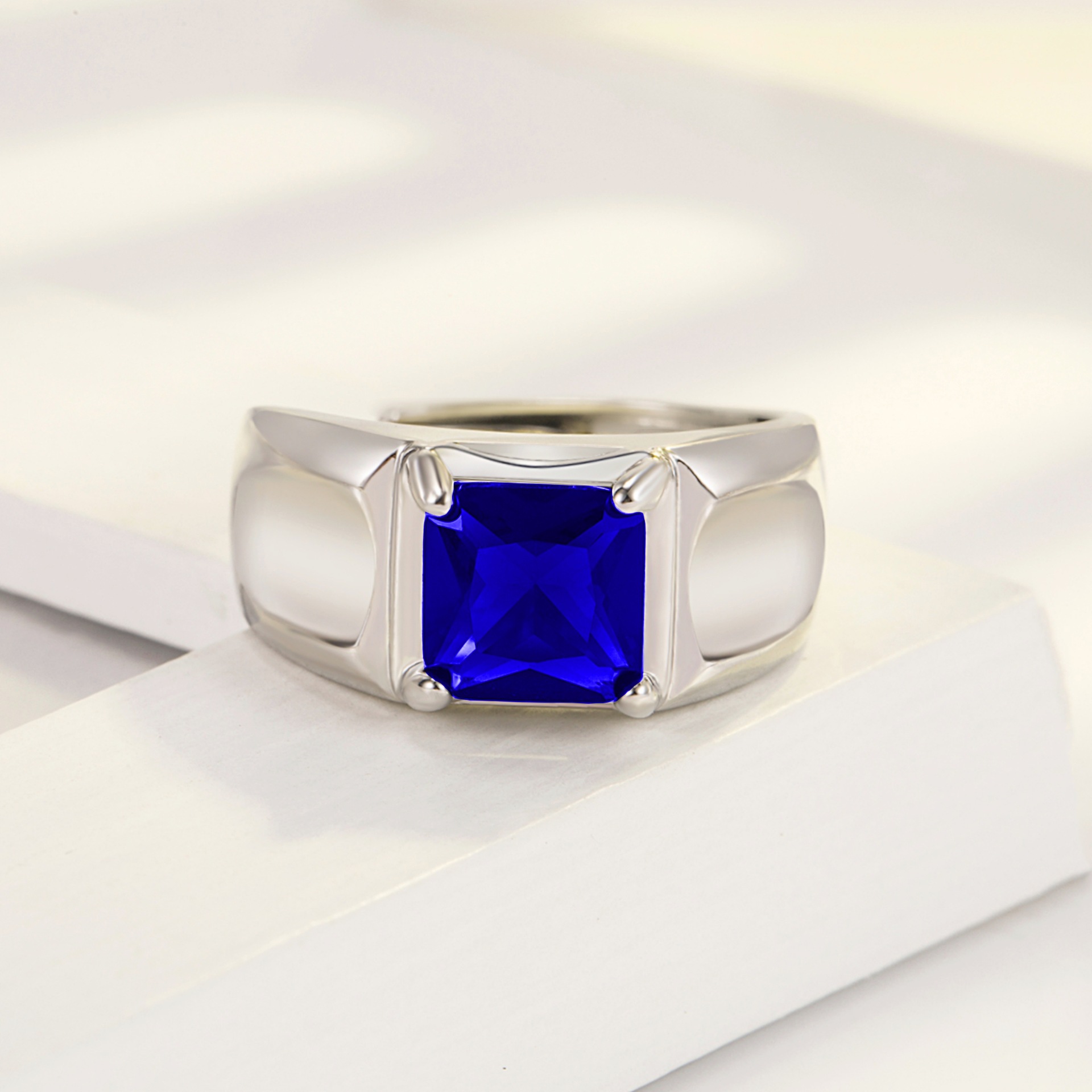 钻石之乡河南柘城河南人工钻石镀白金蓝绿红石男戒彩宝水晶戒指简