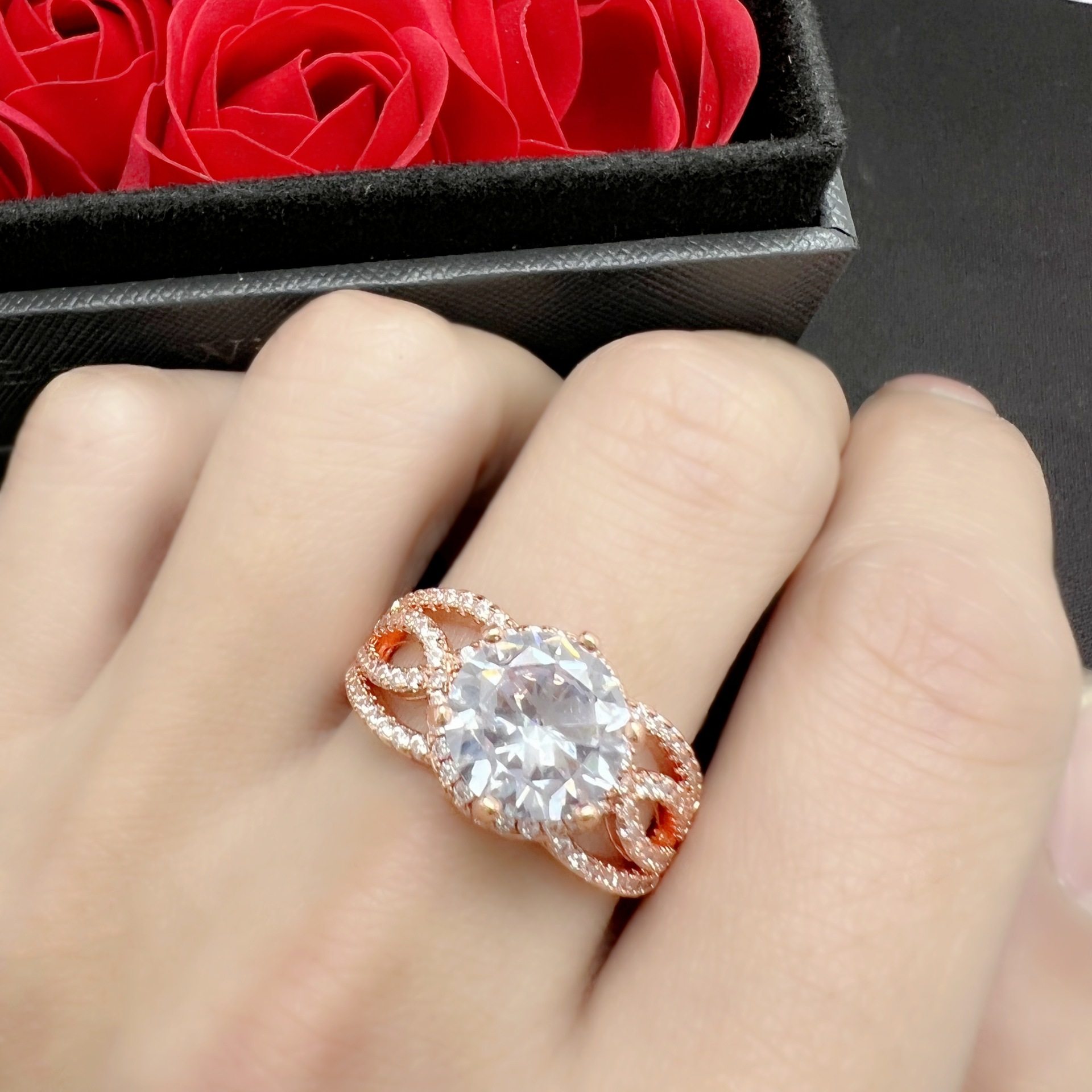 钻石之乡河南商丘欧美满钻奢华缠绕交织满钻5克拉戒指 镂空a2435