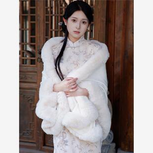 仿獭时尚毛茸茸斗篷白色针织开衫披风毛绒领披肩外套配旗袍外搭冬