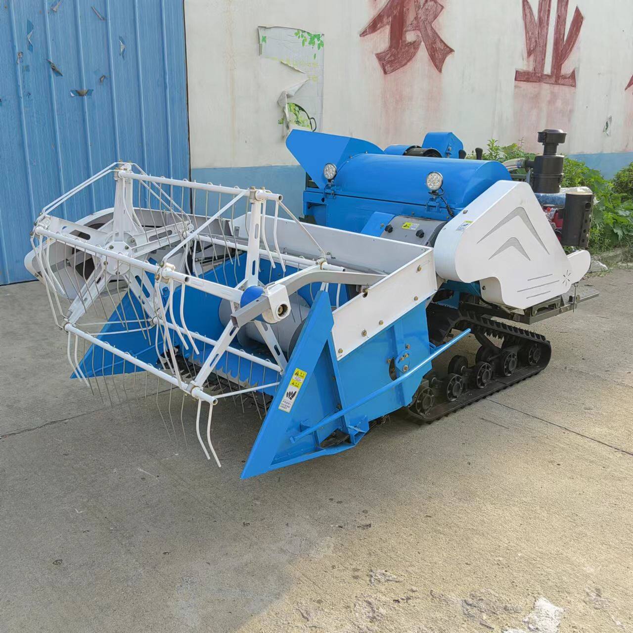 宏鑫小型手推水稻联合收割 水田稻谷脱粒装袋机 履带式水稻收割机