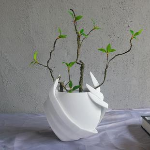 北欧简约现代轻奢样板间软装饰品羽翼花瓶摆件黑白色砂岩抽象花器