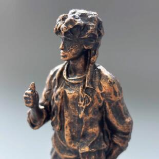 维克多崔KINO电影乐队摇滚周边雕像摆件