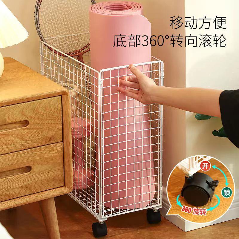 瑜伽垫收纳篮羽毛球拍收纳筒带轮家用健身器材置物架夹缝收纳筐