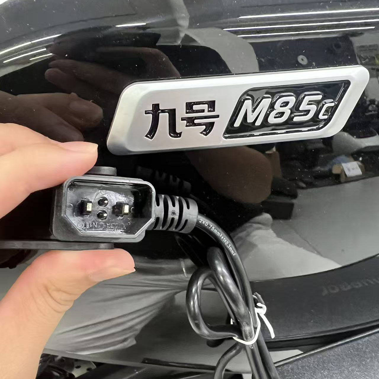 适用九号m85c.m95c.n85c.Q85c.N90c铅酸充电器72v4A充电器