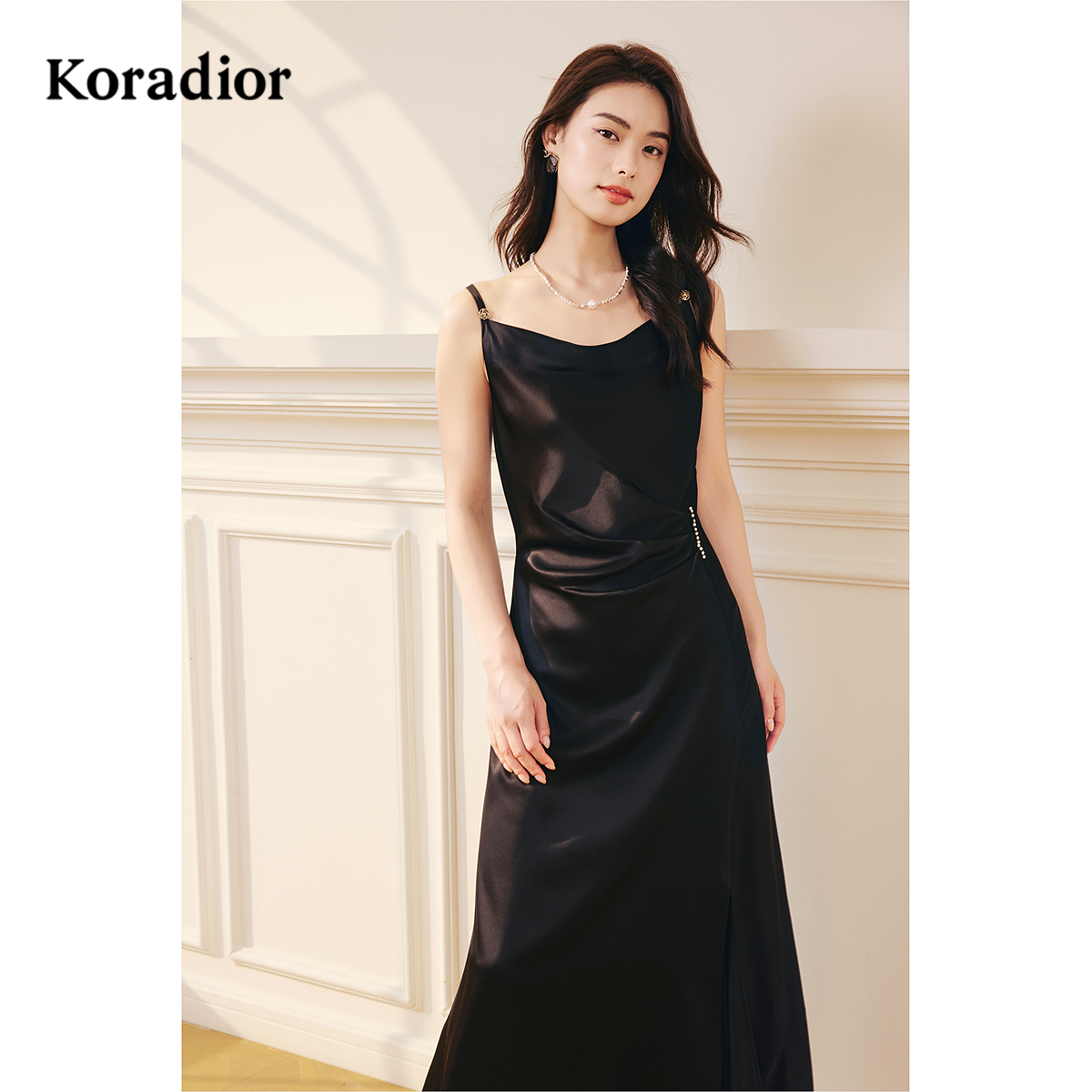 【醋酸】Koradior珂莱蒂尔商场同款2025春高级感吊带连衣裙小黑裙