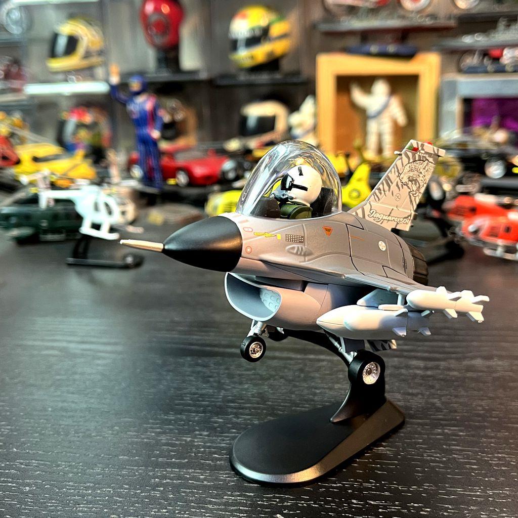 卡通飞机Q版合金战斗机军机蛋机美国 F-16攻击机模型摆件
