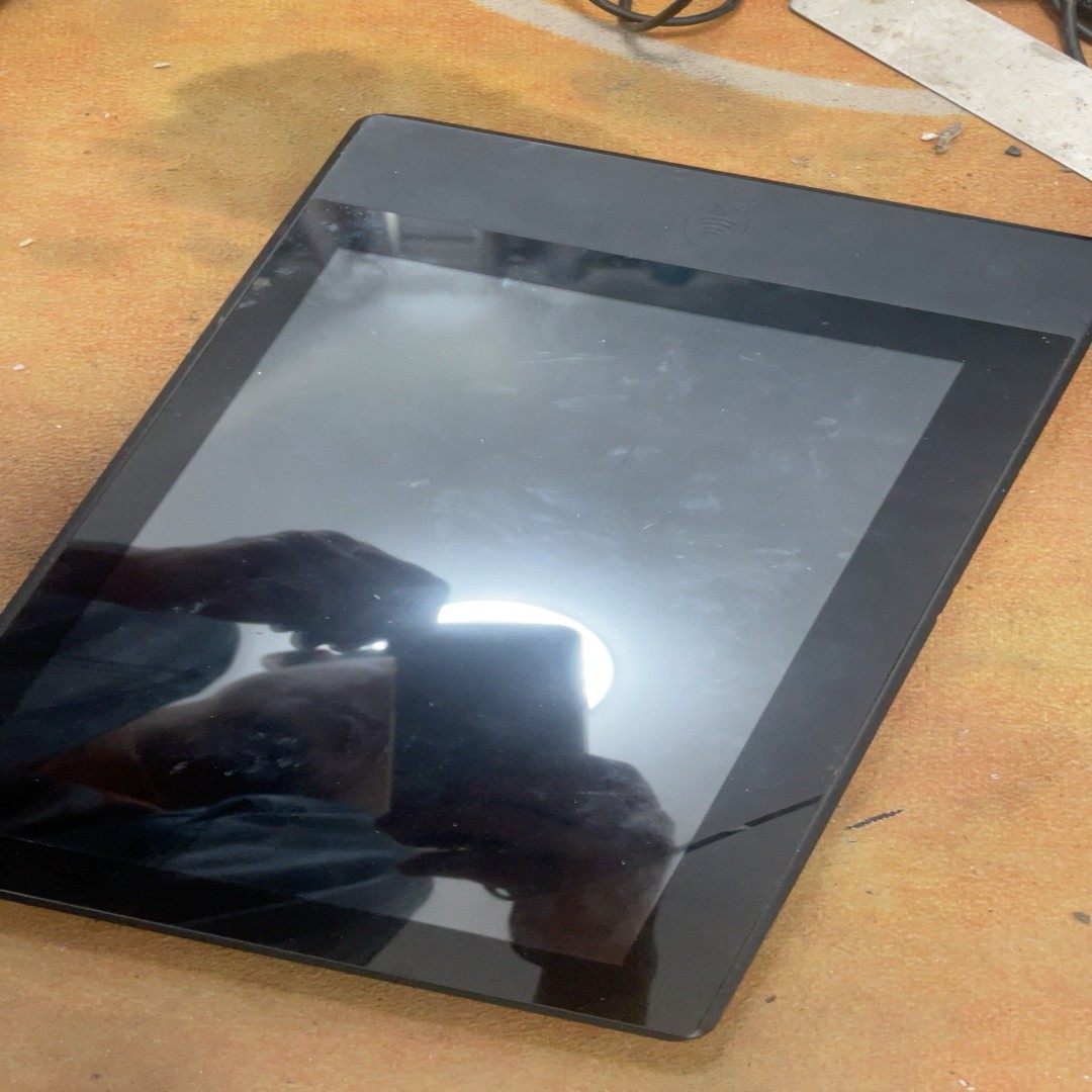 圣睿智能这个平板屏幕是好的只有一个主机没有其他的配件布包好