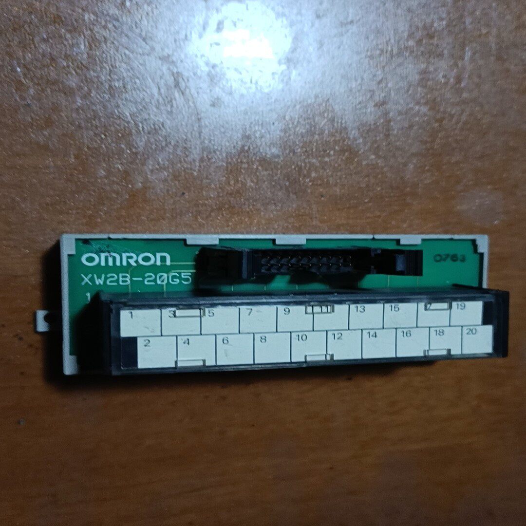 OMRON接线端子座XW2B-20G5二手物品一个100元包