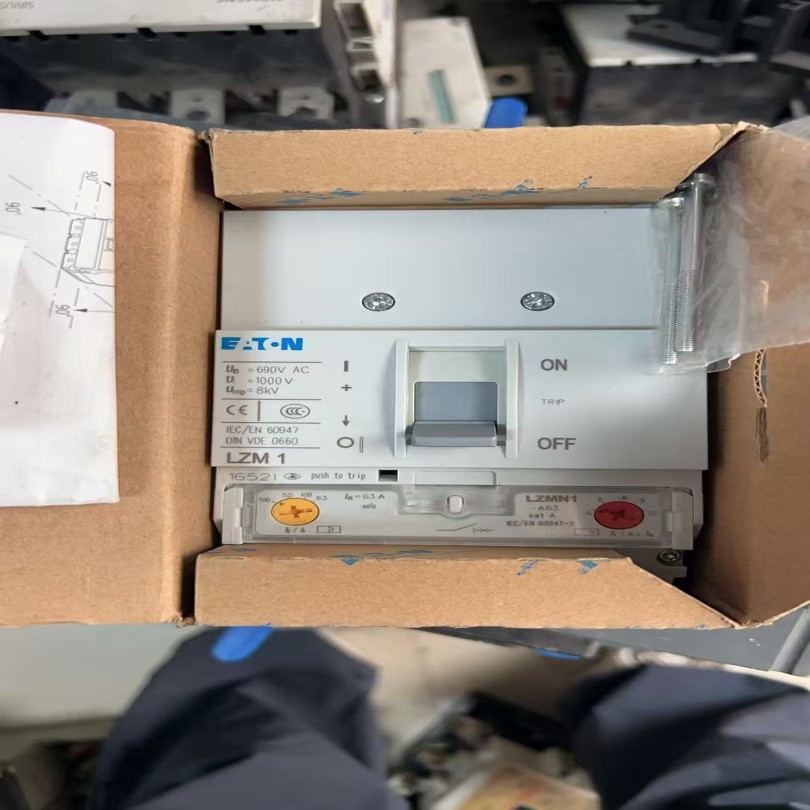 塑壳断路器LZMC1-A25数量2只单价188