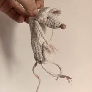 丧丧鼠口红包小耗子口红包手工diy礼物钩针编织材料包钩针玩偶diy