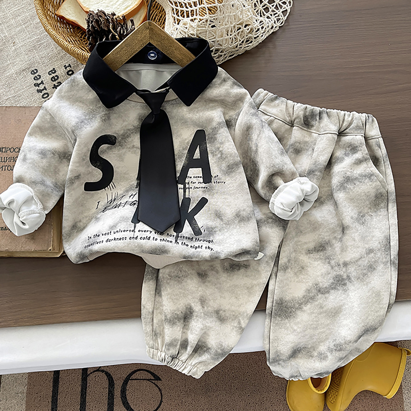 2026新款男童春秋休闲两件套装polo领带印花卫衣长裤洋气痞帅潮酷