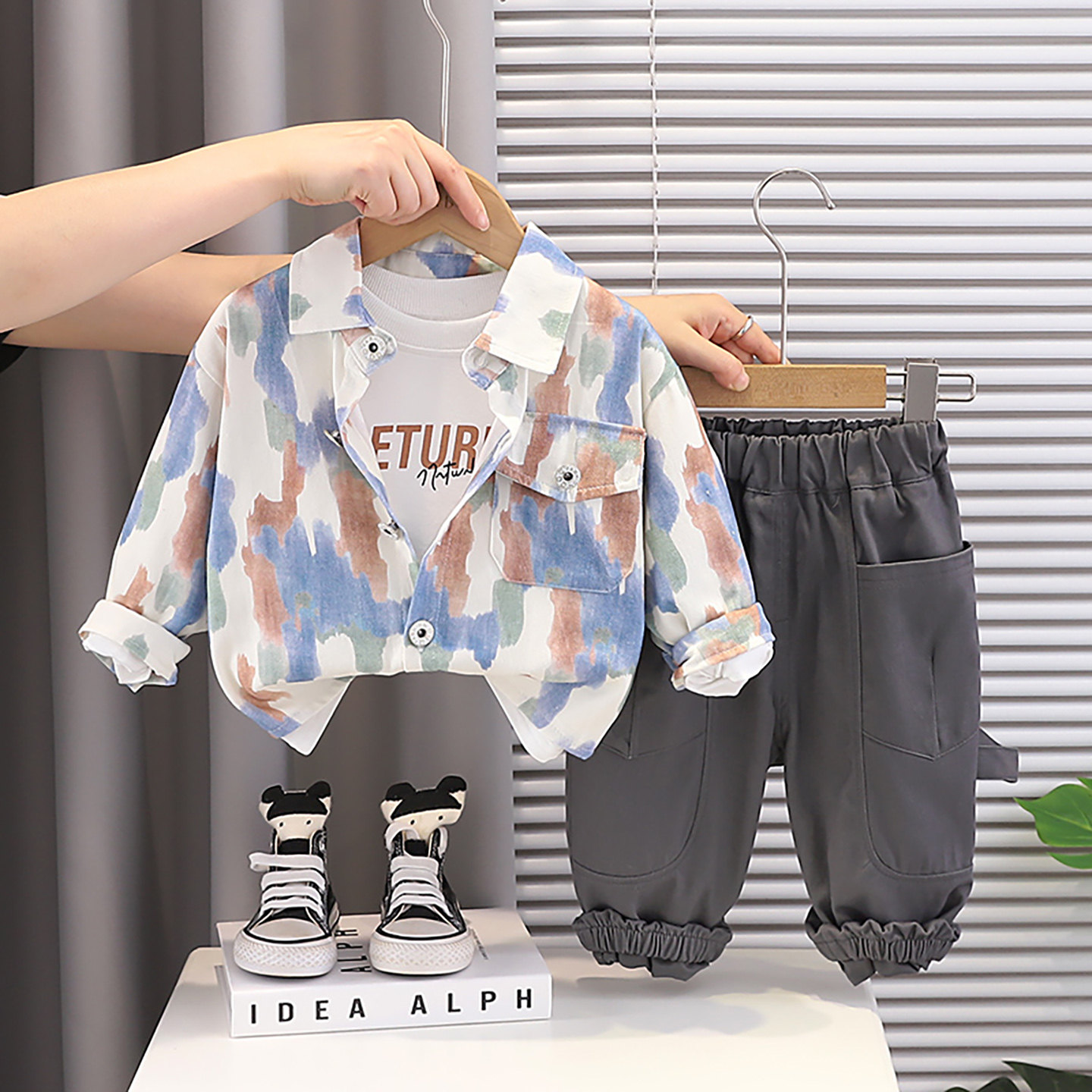 2026新款痞帅休闲风男童外套装春秋三件套婴儿时髦宝宝装衬衫迷彩