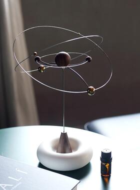 弦生活器物行星香薰木悬浮星球设计师摆件星系平衡扩香器结婚礼物