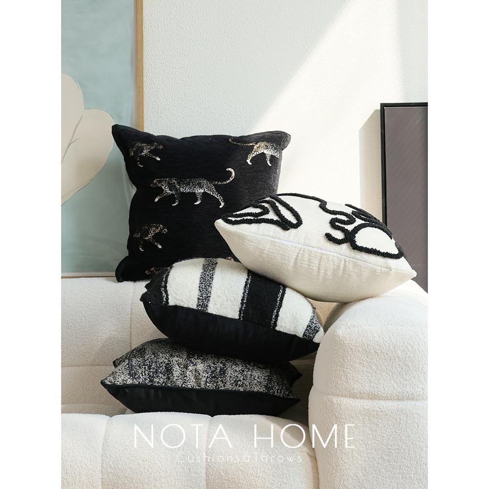 轻奢高级感抱枕黑白现代简约靠枕猎豹枕套棉麻方枕样板间软包腰枕