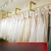 婚纱店展示架黄金简约壁挂服装 店壁挂衣架旗袍照相馆展示架