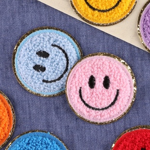 电脑绣花标毛巾绣笑脸多种颜色刺绣徽章服装辅料衣帽配饰补丁布贴