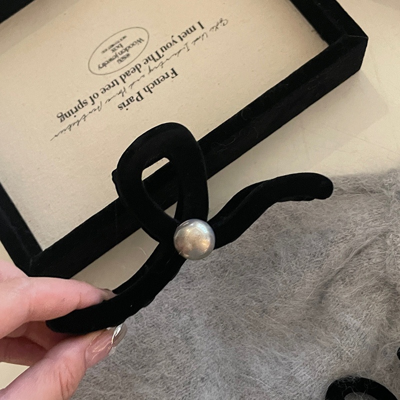 气质黑色植绒珍珠大号抓夹女新款鲨鱼夹高级感后脑勺发夹头饰