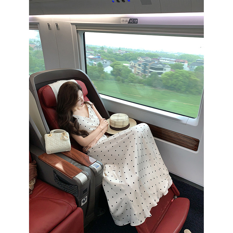 刘智贤【奥波尔少女】气质波点吊带连衣裙夏季新款收腰法式茶歇裙