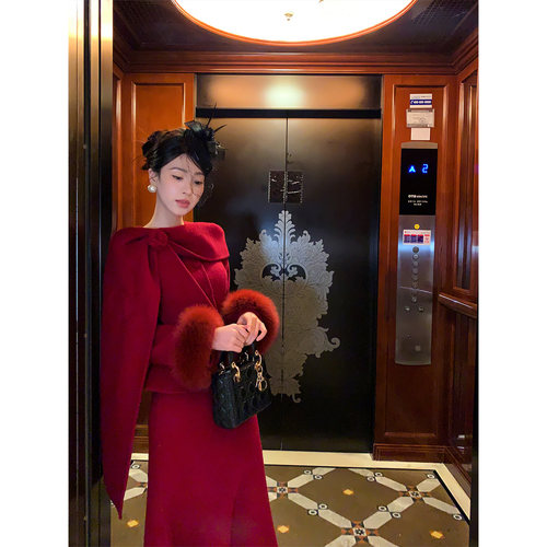 刘智贤【红豆之恋】千金风红色斗篷毛呢外套新年穿搭狐狸毛大衣女