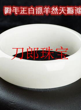 新疆老矿高级和田复古手镯加宽加厚羊脂白玉配饰玉石送礼带给母亲