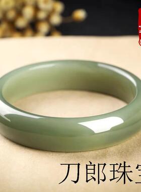新疆和田玉手镯女高端浅晴水手镯