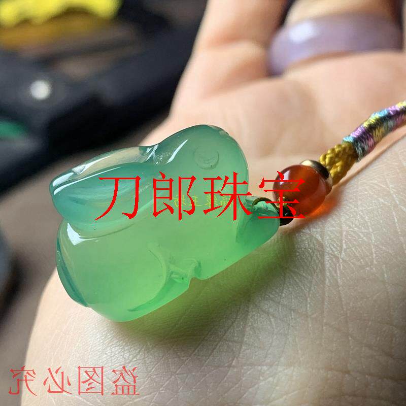 精选冰青绿玛瑙玉兔吊坠玉石生肖兔绿兔立体款属相兔男女同款挂坠