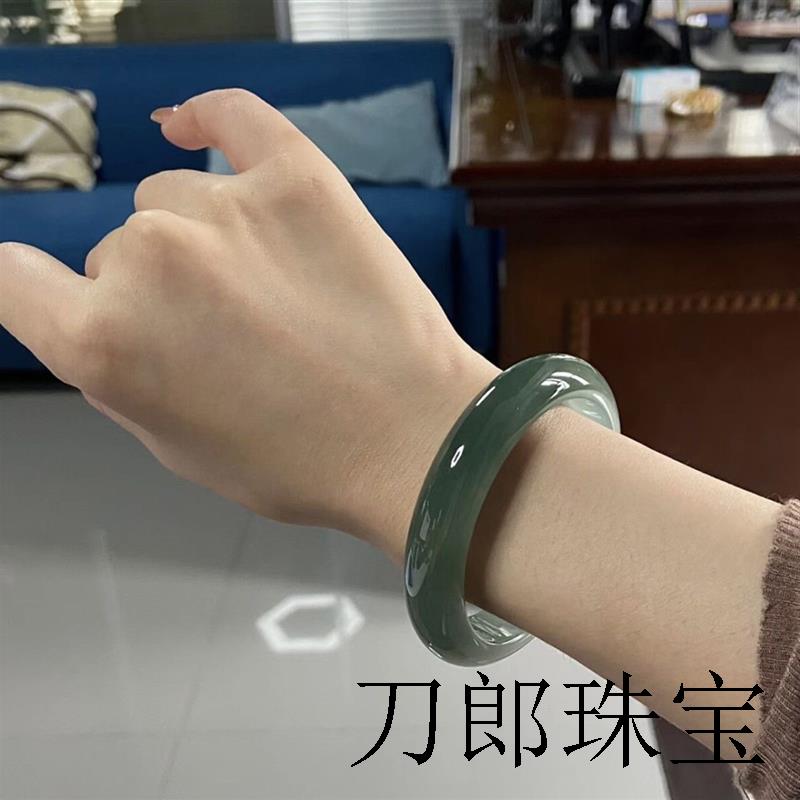缅甸翡翠玉手镯油青色翡翠手镯女冰种翡翠色玉手镯正圈玉石送人礼