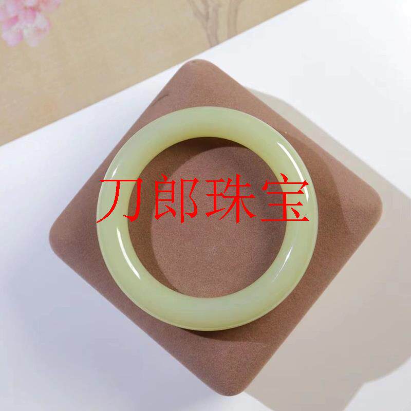 精选新疆若羌黄玉圆条手镯和田玉色黄口料鸡油黄玉镯子女款送礼物