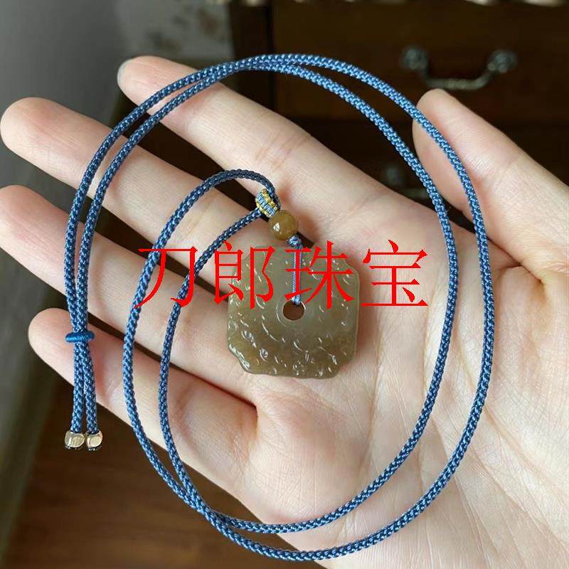 新疆和田玉糖玉四方神兽平安扣吊坠挂件料子细腻油润搭配精美绳子