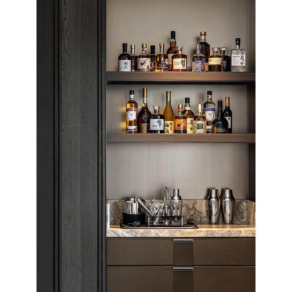 样板房售楼部酒柜酒窖水吧台装饰摆件洋酒瓶红酒瓶道具模型醒酒器