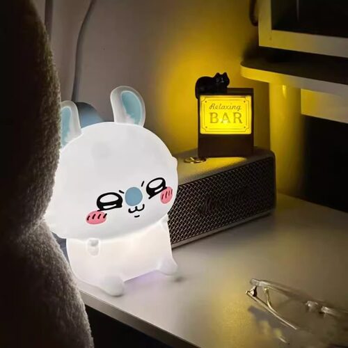 乌萨奇飞鼠公仔小夜灯卧室台灯吉伊卡哇小八扭蛋白熊chiikawa贪吃