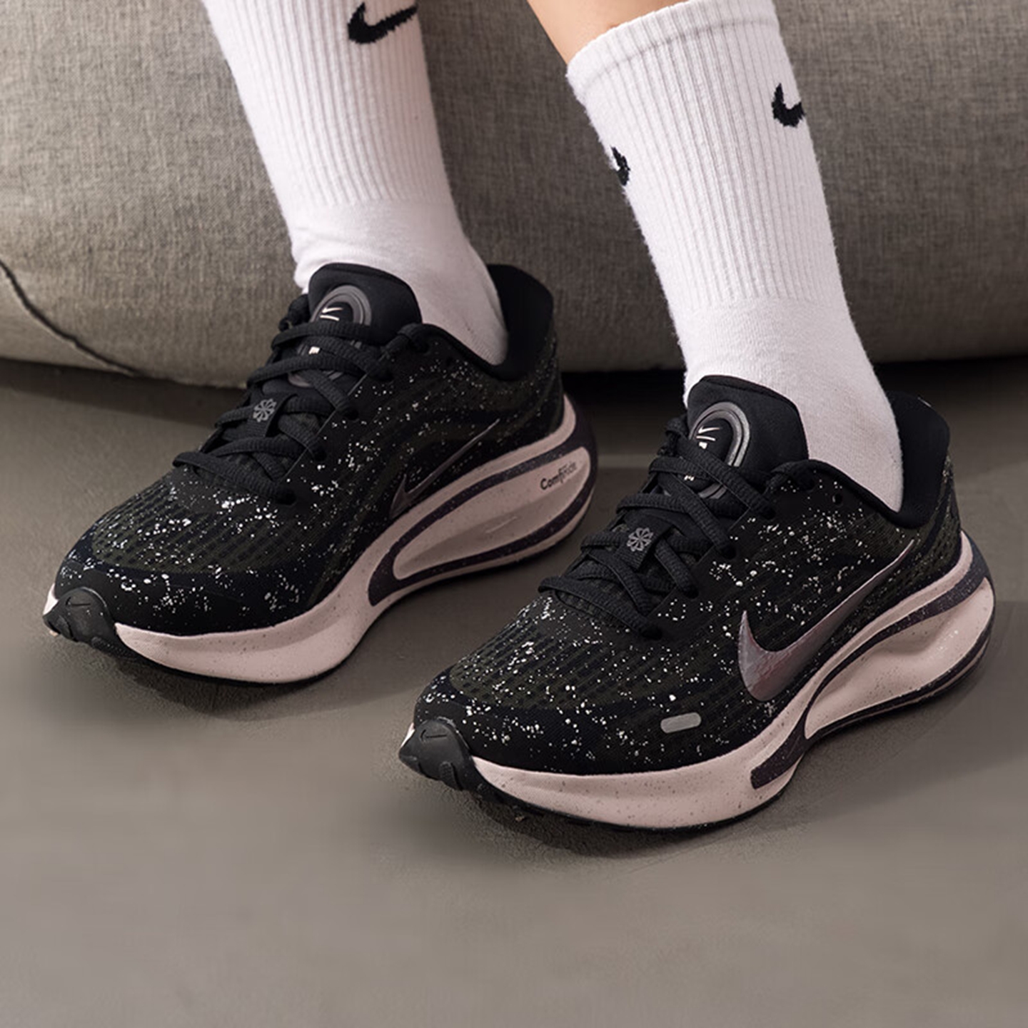 Nike耐克女鞋2025冬季新款 JOURNEY RUN 运动休闲跑步鞋FJ7765