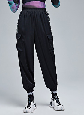 Kappa卡帕女裤夏季新款休闲运动梭织工装串标小脚卫裤K0B42AY79