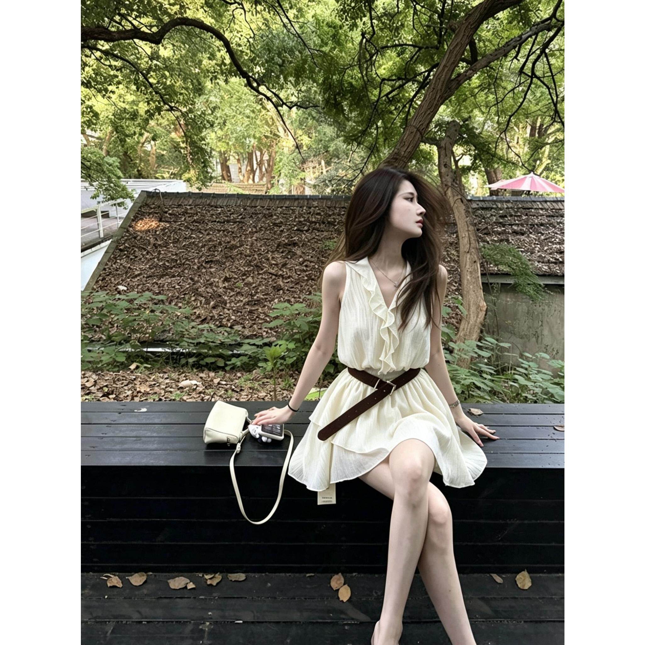 法式设计感V领无袖短裙荷叶边露肩挂脖裙收腰连衣裙(配腰带)7594