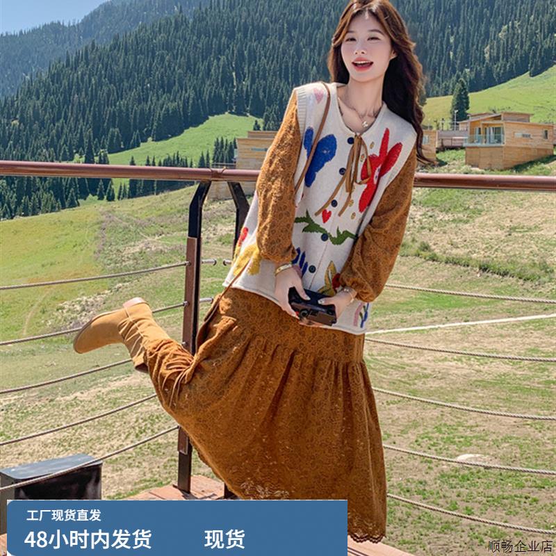 棕色印花马甲蕾丝拼接连衣裙套装女秋季新款独特绝美度假风两件套