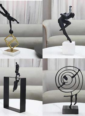 现代简约艺术人物摆件大厅玄关茶几摆设办公室创意家居样板间饰品