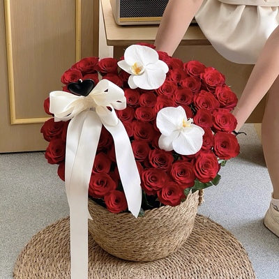 七夕新款草编花篮玫瑰大花束