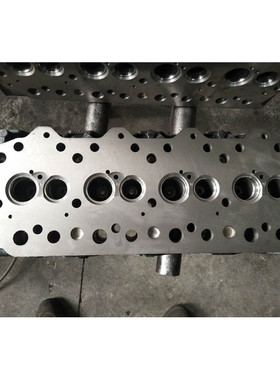 源头厂家直销汽车配件发动机缸盖4D34T四缸铸铁缸盖4D34T