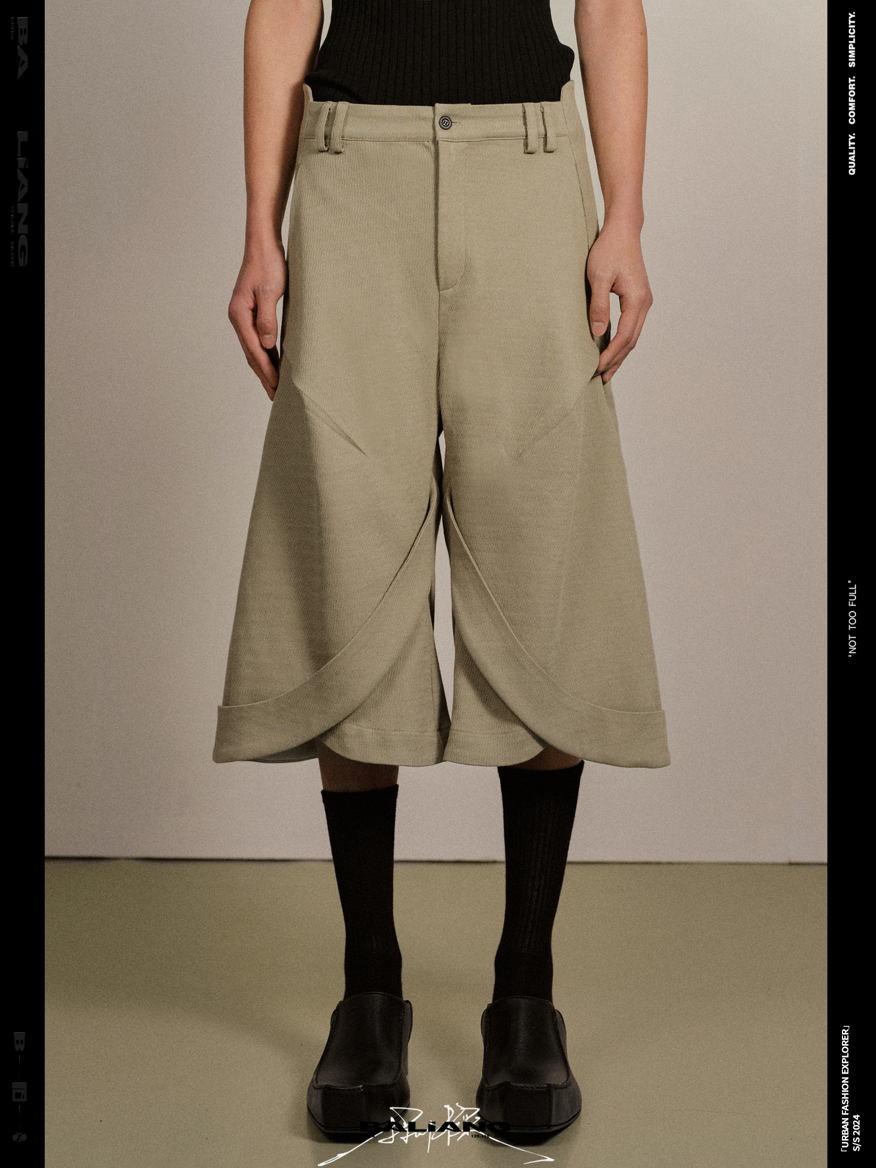 花瓣边错位解构打褶六分裤