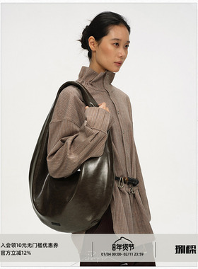 BALIANG「捌樑」 捷'Convenient' 椭圆蜡面暗纹蛋蛋包挎包