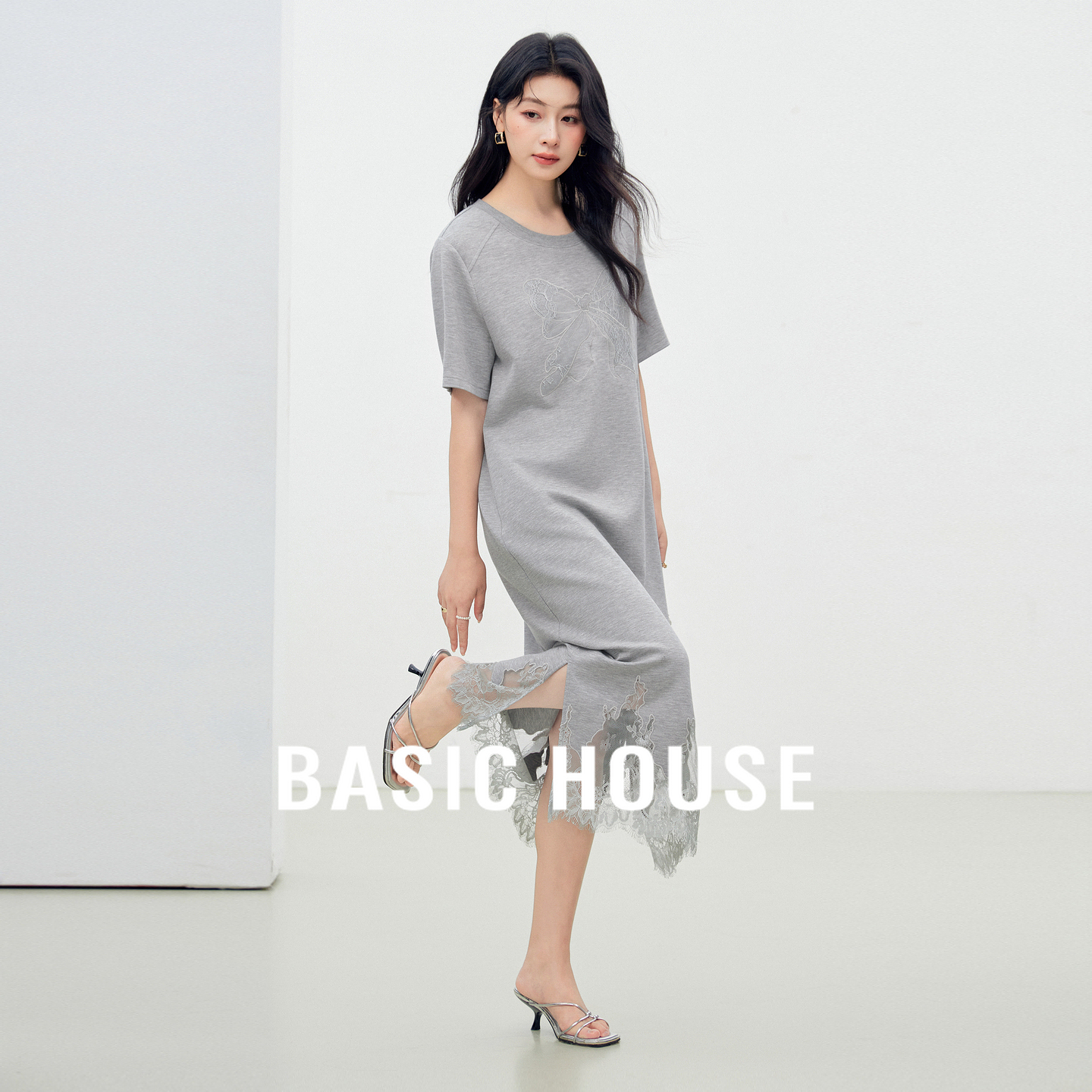 Basic House/百家好淡人镂空蕾丝拼接夏季新款优雅气质短袖连衣裙