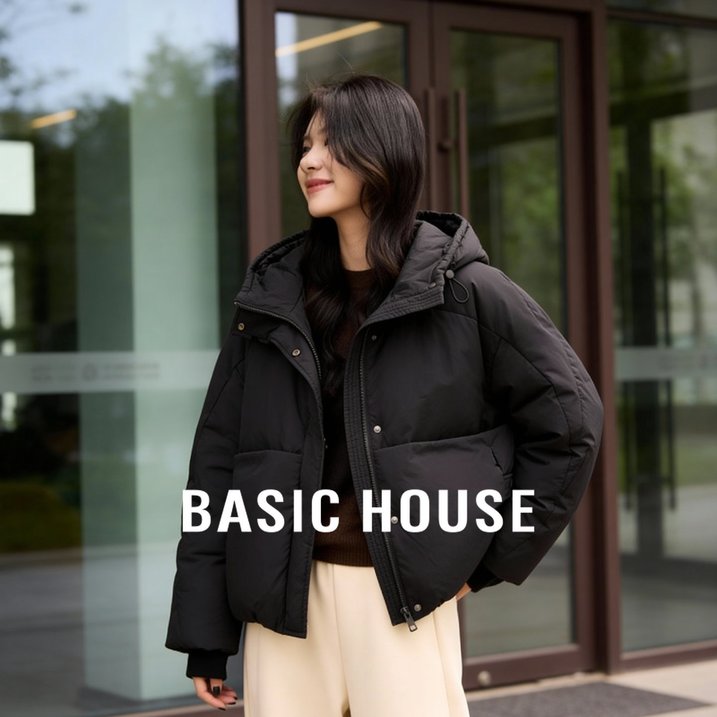 百家好黑色连帽短款羽绒服女冬季2025新款宽松上衣时尚保暖外套