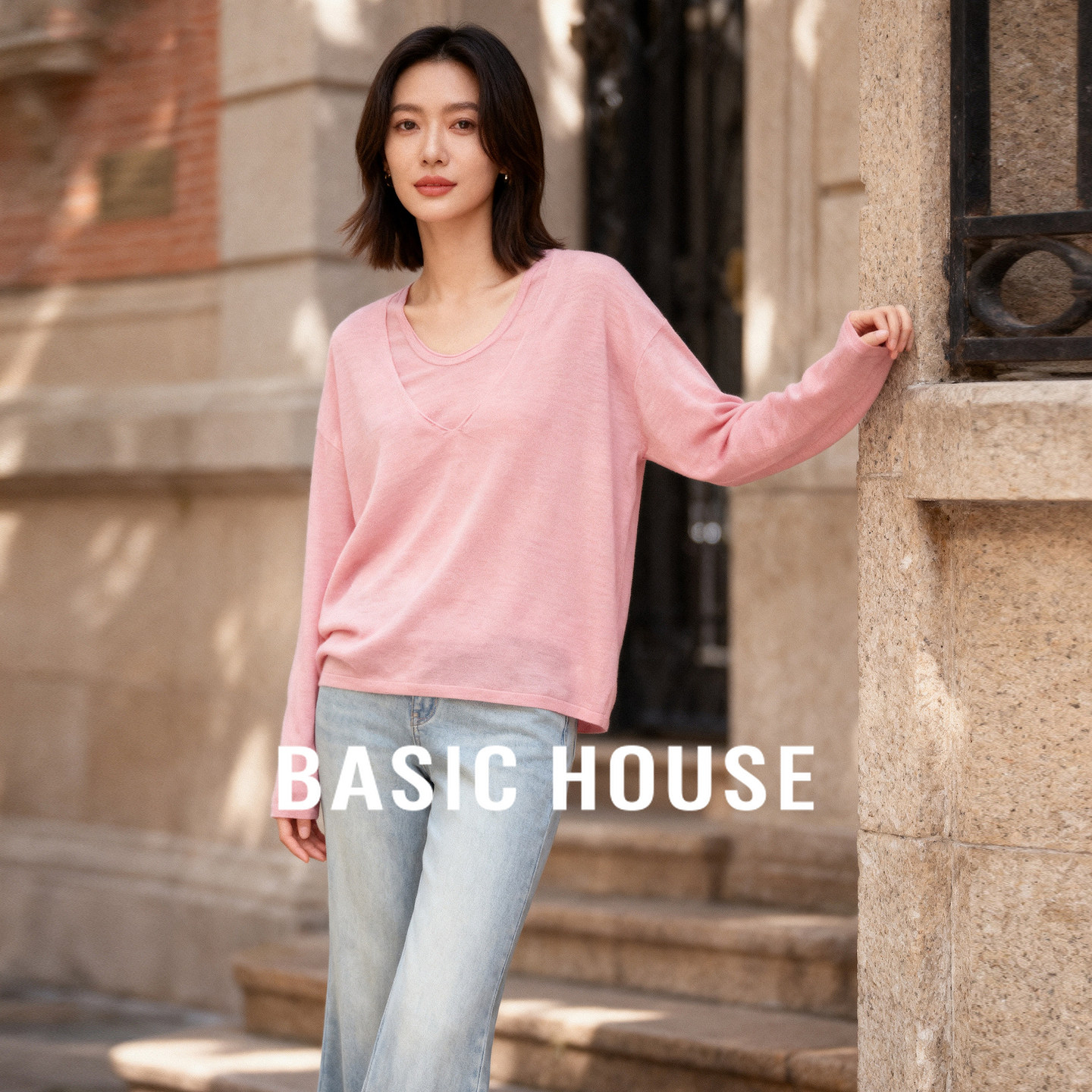 Basic House/百家好简约气质V领宽松白色针织衫女慵懒风长袖上衣