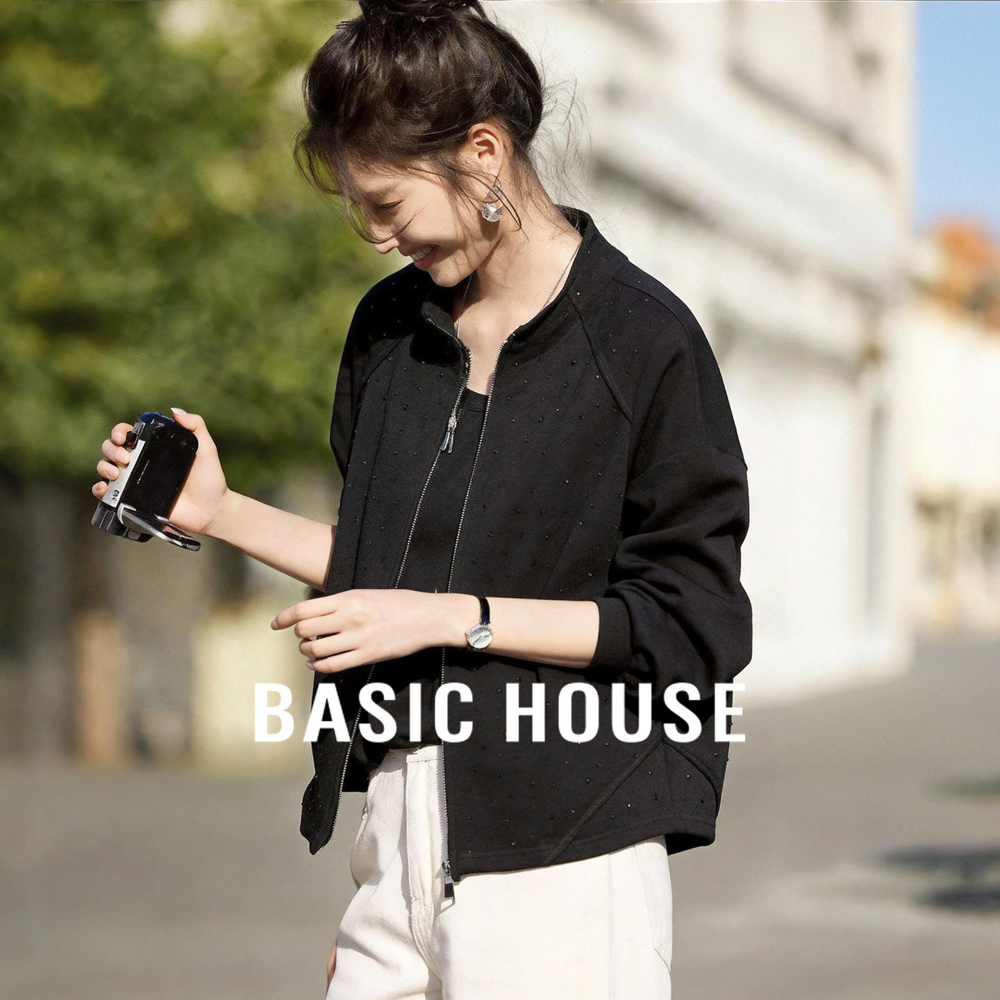 Basic House/百家好慵懒风通勤拉链卫衣女黑色亮钻宽松短款外套
