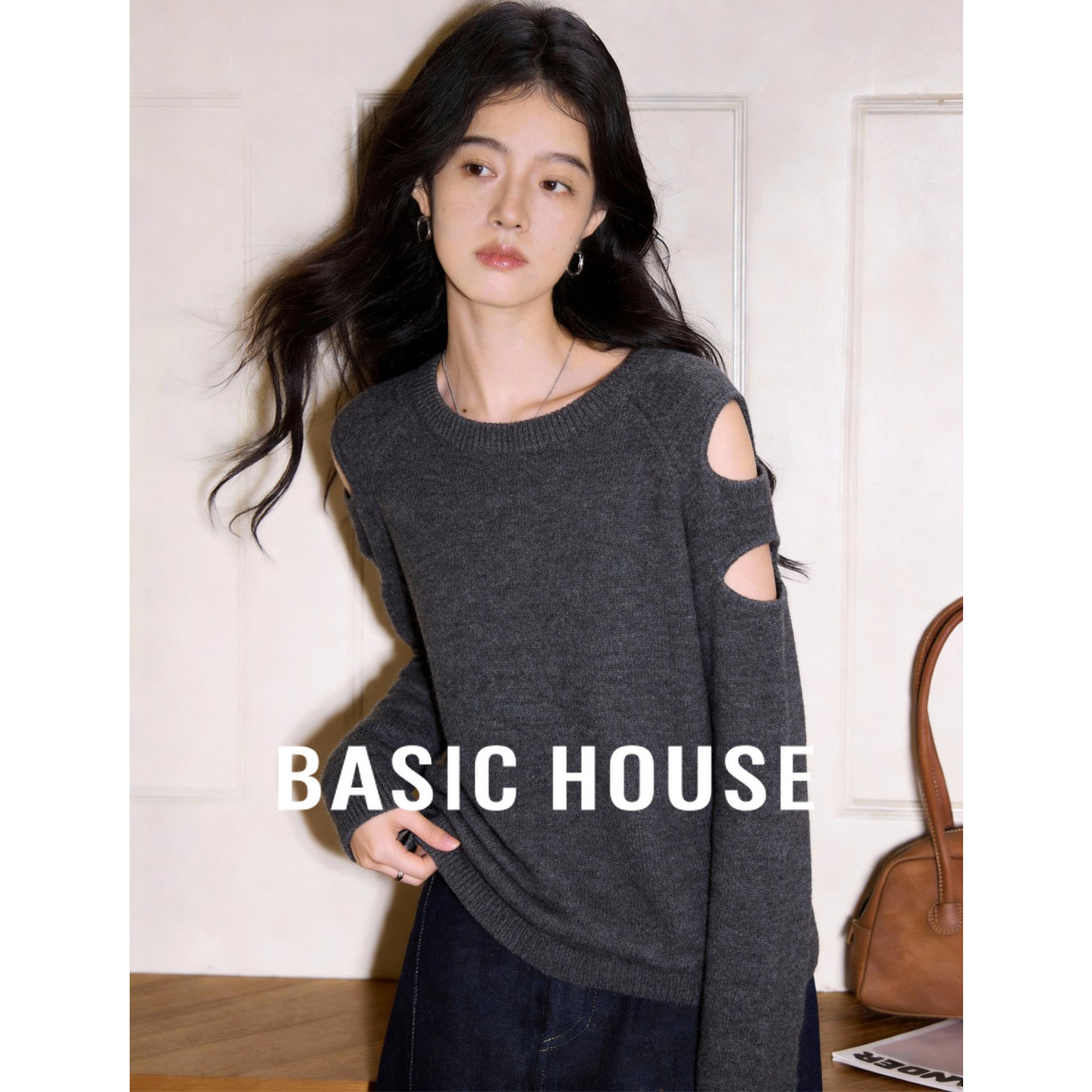 百家好灰色露肩镂空设计针织衫女春季新款宽松圆领长袖慵懒风上衣