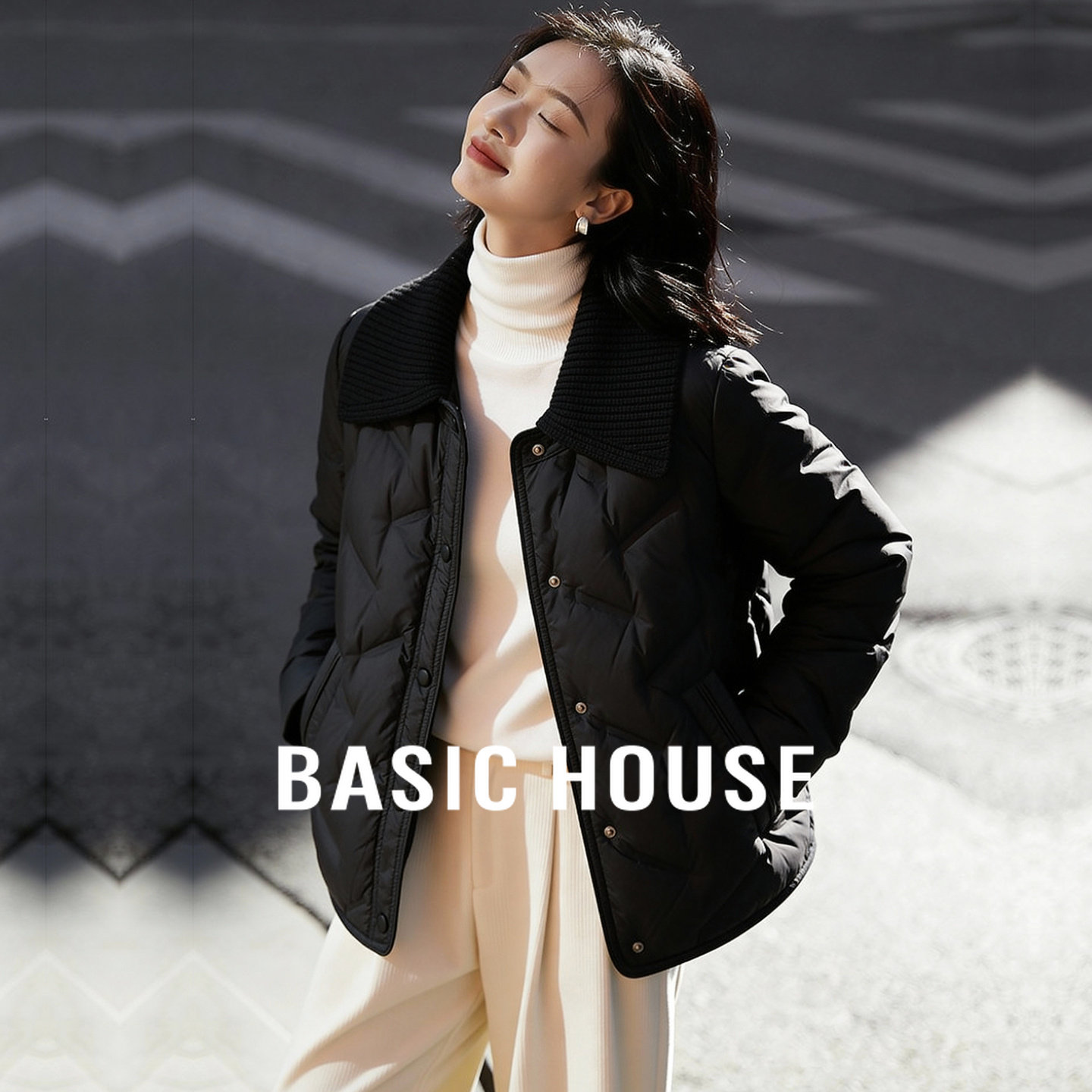 Basic House/百家好翻领黑色羽绒服女短款保暖白鸭绒针织拼接外套