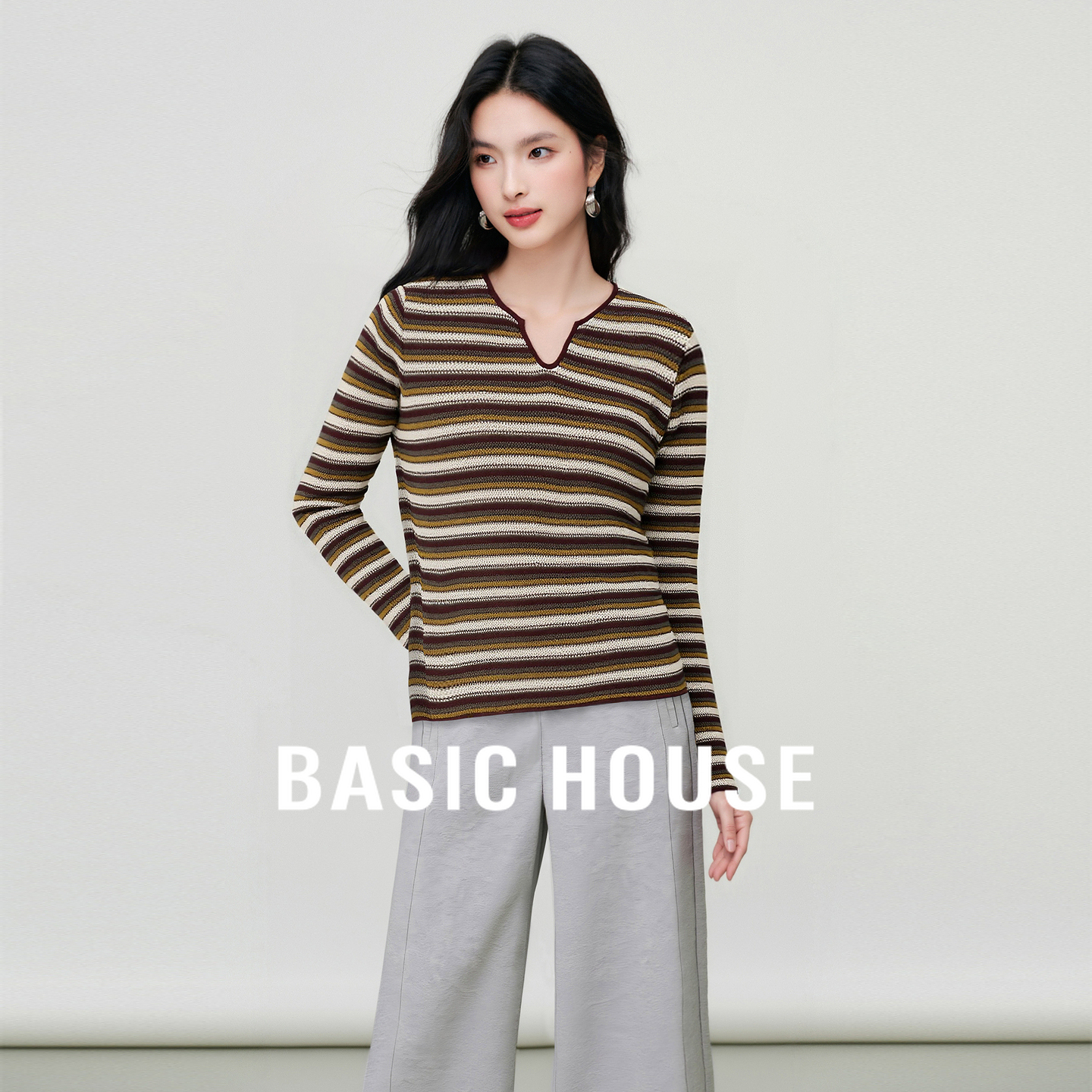 Basic House/百家好撞色优雅复古秋季新款条纹设计感V领针织衫女
